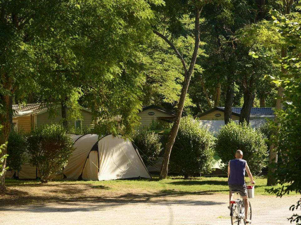 Camping Les Portes De Sancerre Saint-Satur Екстериор снимка